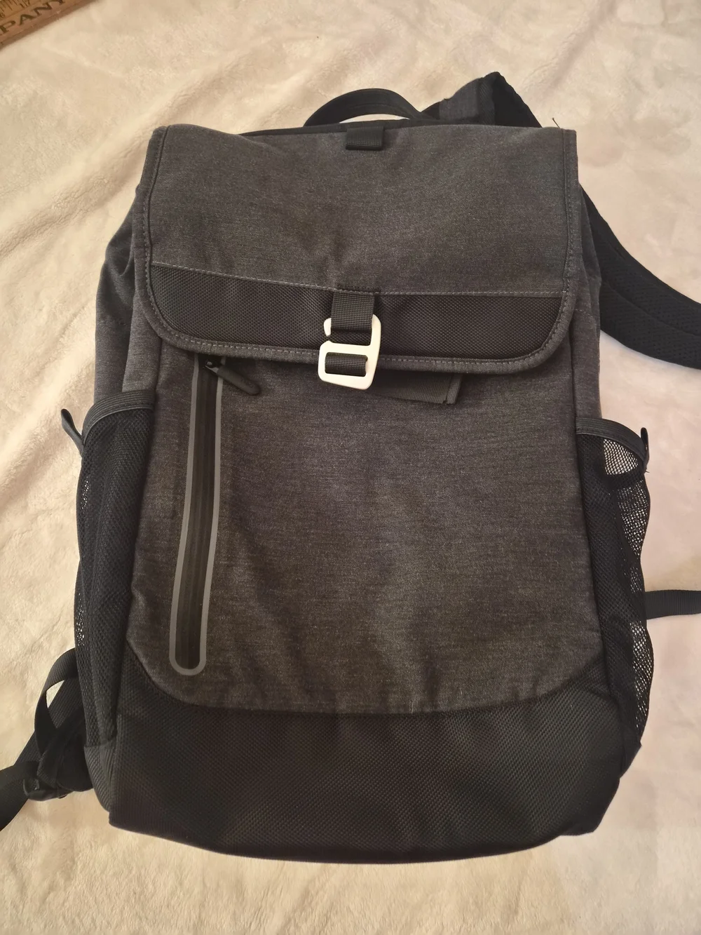 Dell RTKW3 Laptop Backpack GrayMen's Gray Casual Backpack with Reflective Accent